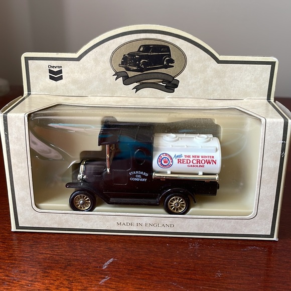 Chevron Commemorative Collection Die Cast Vehicles - 1 pkg of 3 Trucks - Picture 7 of 14